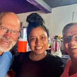 Rocky, nette Cafeteria-Besitzerin