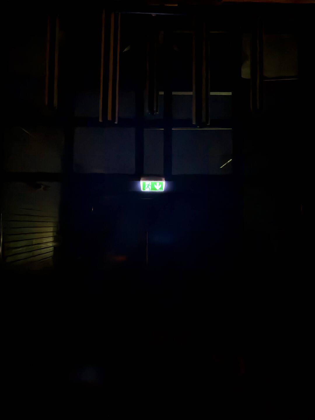 Haupteingang des Hotels bei Stromausfall