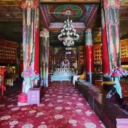 Halle der 1000 Buddhas und 1000 Lampen