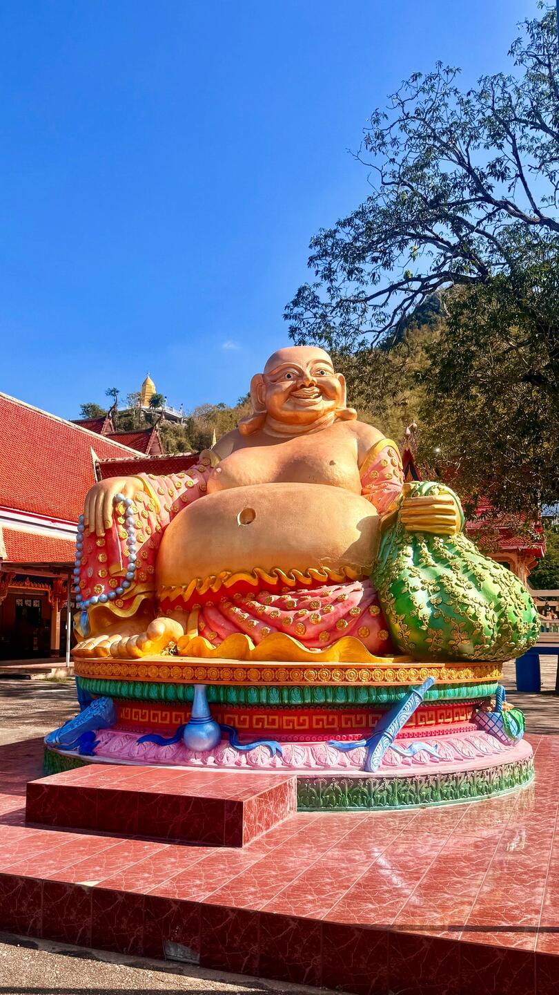 Le gros bouddha du temple "Wat Tham Mangkorn Thong" 🥰