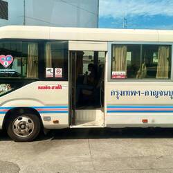 Notre bus très local en partant de Bangkok 😌