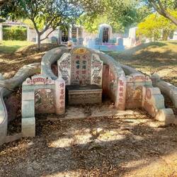 Un cimetière chinois ? (Ou japonais ?)