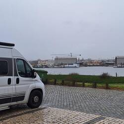 1. Versuch: Bud Spencer/Sie nannten ihn Macke Kulisse, aber soooviel Müll