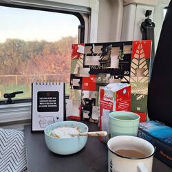 Nach eisigem Haare waschen und vor Aufregung ausgekippten Napf - Kaffee