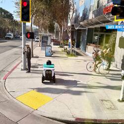 Ein Roboter bringt das Essen nach Hause