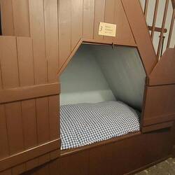 Hebbels bescheidenes Bett. Er musste es sich teilen.