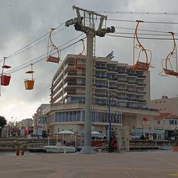 Der Lift führt über den Kanal