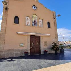 Die geschlossene Kirche. Assi möchte keine Kirchen mehr sehen