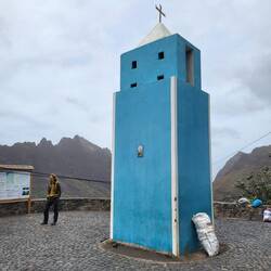 ...und eine winzige Kirche.