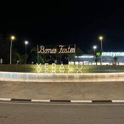 "Lux fulget in Aqua" Licht spiegelt sich im Wasser, der Wappenspruch von Xeraco.