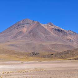 ...der Vulkan Cerro Miñiques