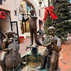 2. Hand in Santa Barbara 🤣