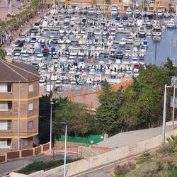 Der Blick nach unten zum Hafen