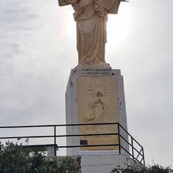 Schon etwas näher mit der Sonne im Hintergrund (im Herzen)