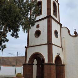 ... ein Stopp an der Kirche von Titor ...