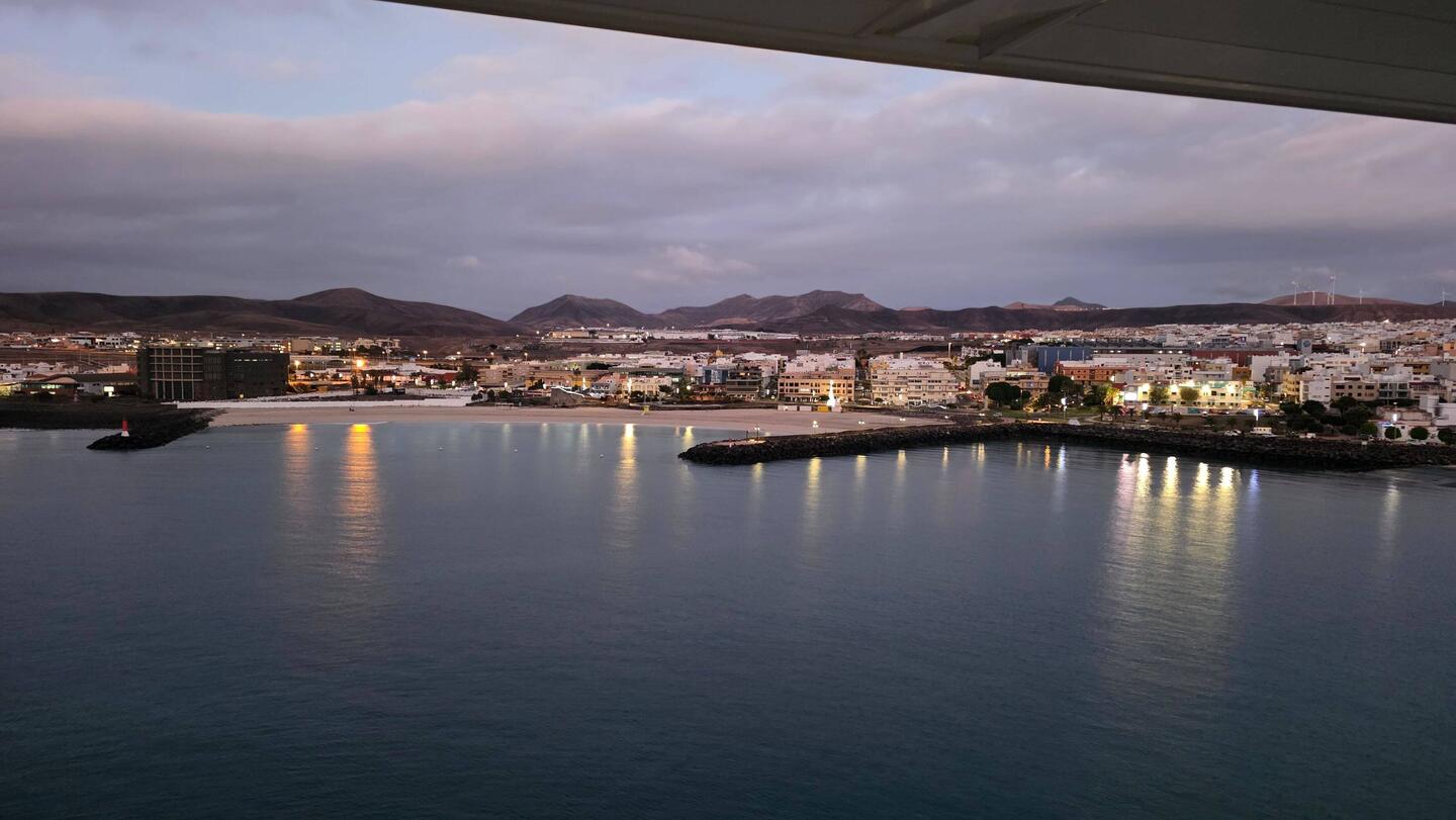 ... Ankunft um7:00 Uhr Ortszeit, die Stadt schläft noch ...