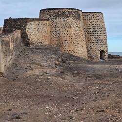 ... ein Entsalzungswerk aus frühen Jahren, heute nicht mehr in Benutzung ...