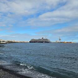 ... mit Blick auf unser Schiff ...