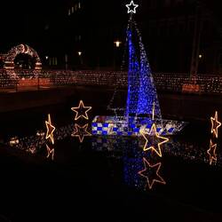 Weihnachtliche Deko auf dem "Kleiner Kiel Kanal"