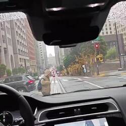 Mit dem fahrerlosen Taxi durch San Francisco