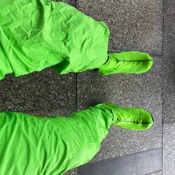 Regenhose & Regenüberschuhe an, man sieht zwar aus wie ein Grashüpfer, bleibt aber trocken