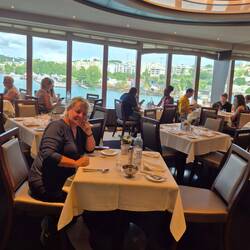 Erstes Mal Mittagessen im Restaurant (ohne Selbstbedienung)