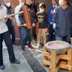 Mochi pounding, woman style