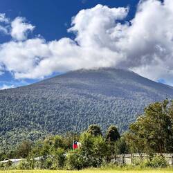 Ausblick auf den Vulkan Hornopirén vom Zelt aus