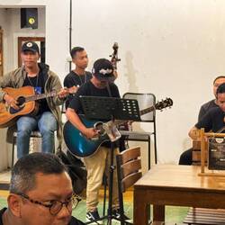 Live music in Via Via