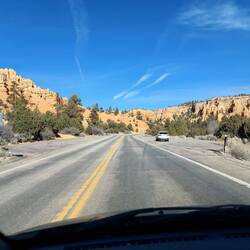 Die Berge werden rot, Bryce Canyon kündigt sich an.
