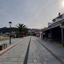 Praktisch alle Geschäfte haben geschlossen.