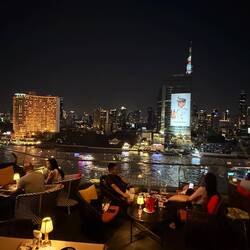 Blick von der Terasse beim Abendessen im Icon Siam 🌇