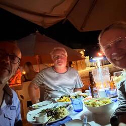 Nachtessen mit Jürg am Strand von Bridgetown 🌅