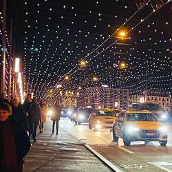 La bóveda de luces del puente principal
