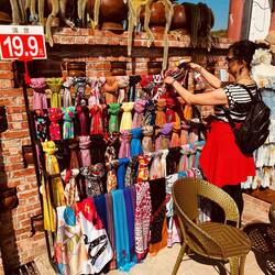 Schöne bunte Tücher. 19,9 Yuan sind ca. 2,50 €