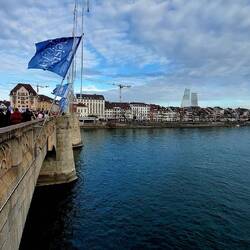 Basel die Altstadt / Brücken verbinden...