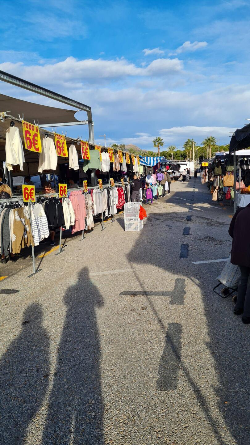 Am Stellplatz erzählte man uns, dass heute Markt ist