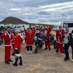 Da es hier kein Schnee gibt werden aus Schlitten Motorräder