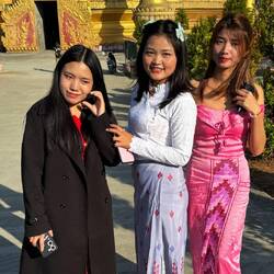 Für diese drei jungen Damen waren wir willkommene Fotoobjekte und haben den Spieß auch mal umgedreht