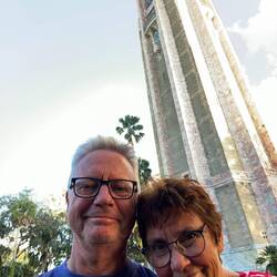 Der Glockenturm hat in Summe 62 Tonnen an Glocken und wird noch aktiv gespielt!