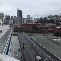 Ablegen mit typischer Musik