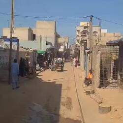 Chaos bei der Durchfahrt eines Ortes