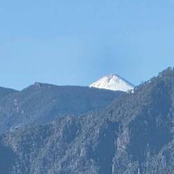 ... ganz in der Ferne begrüßt uns der schneebedeckte Teide ...