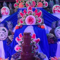 ... sooo kunstvoll geschnitztes Obst ...