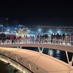 ... immer größer Andrang beim Auslaufen ...