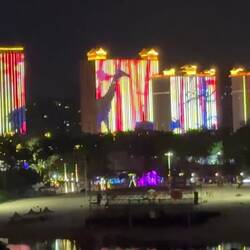 Das sind echte Wolkenkratzer, keine Leinwände 😉