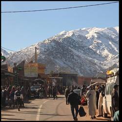 Straßen-Markt im Atlas-Gebirge