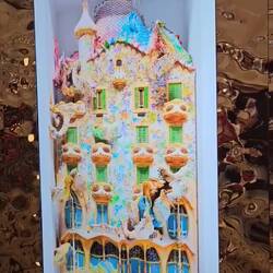 This animation shows an artist's idea of how Casa Batlio blends with natural elements