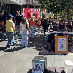 ...extrem coole Straßenmusik 🤩