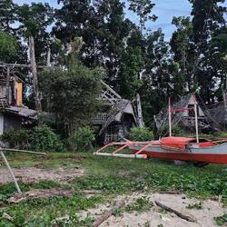 An einem Ende des Strandes hat es wohl mal Bungalows gegeben.